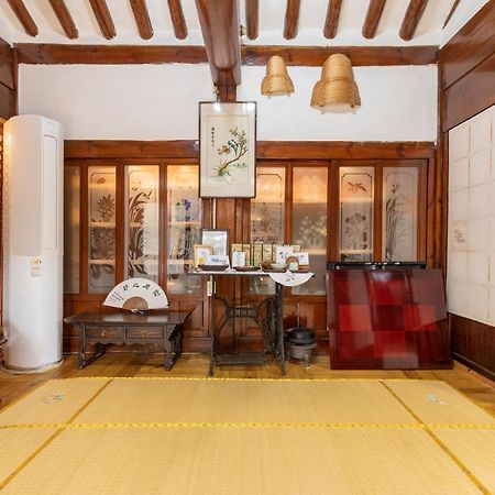 Dongmyo Hanok Sihwadang - Private Korean Style House In The City Center With A Beautiful Garden โซล ภายนอก รูปภาพ