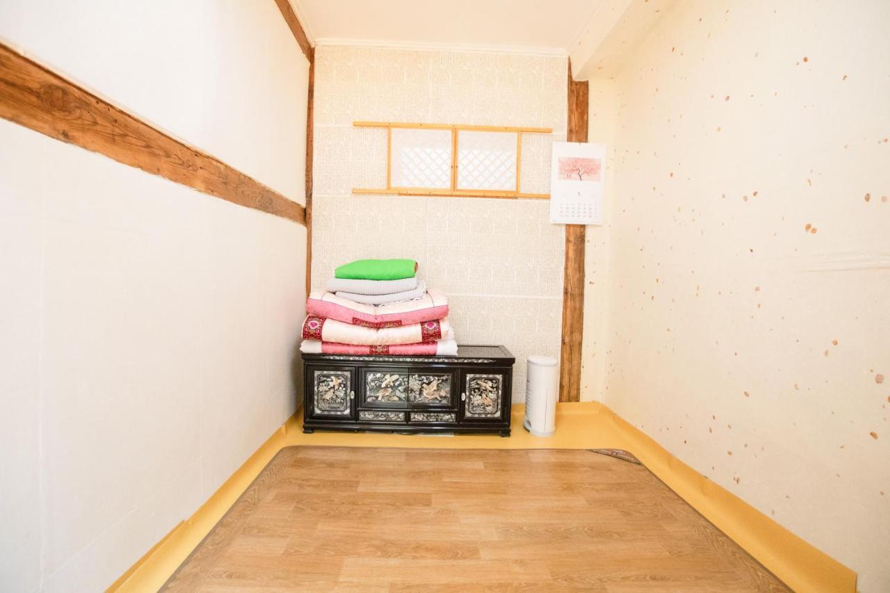Dongmyo Hanok Sihwadang - Private Korean Style House In The City Center With A Beautiful Garden โซล ภายนอก รูปภาพ