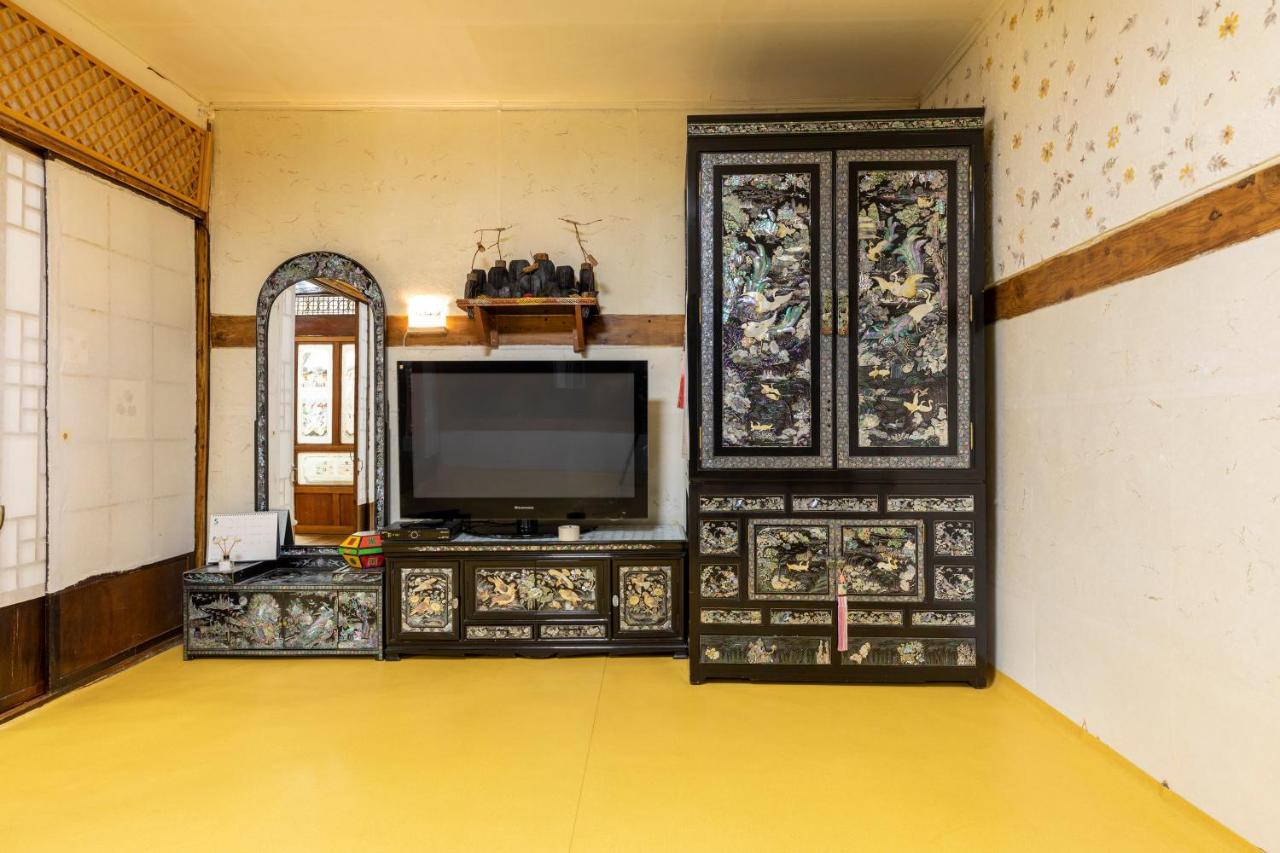 Dongmyo Hanok Sihwadang - Private Korean Style House In The City Center With A Beautiful Garden โซล ภายนอก รูปภาพ