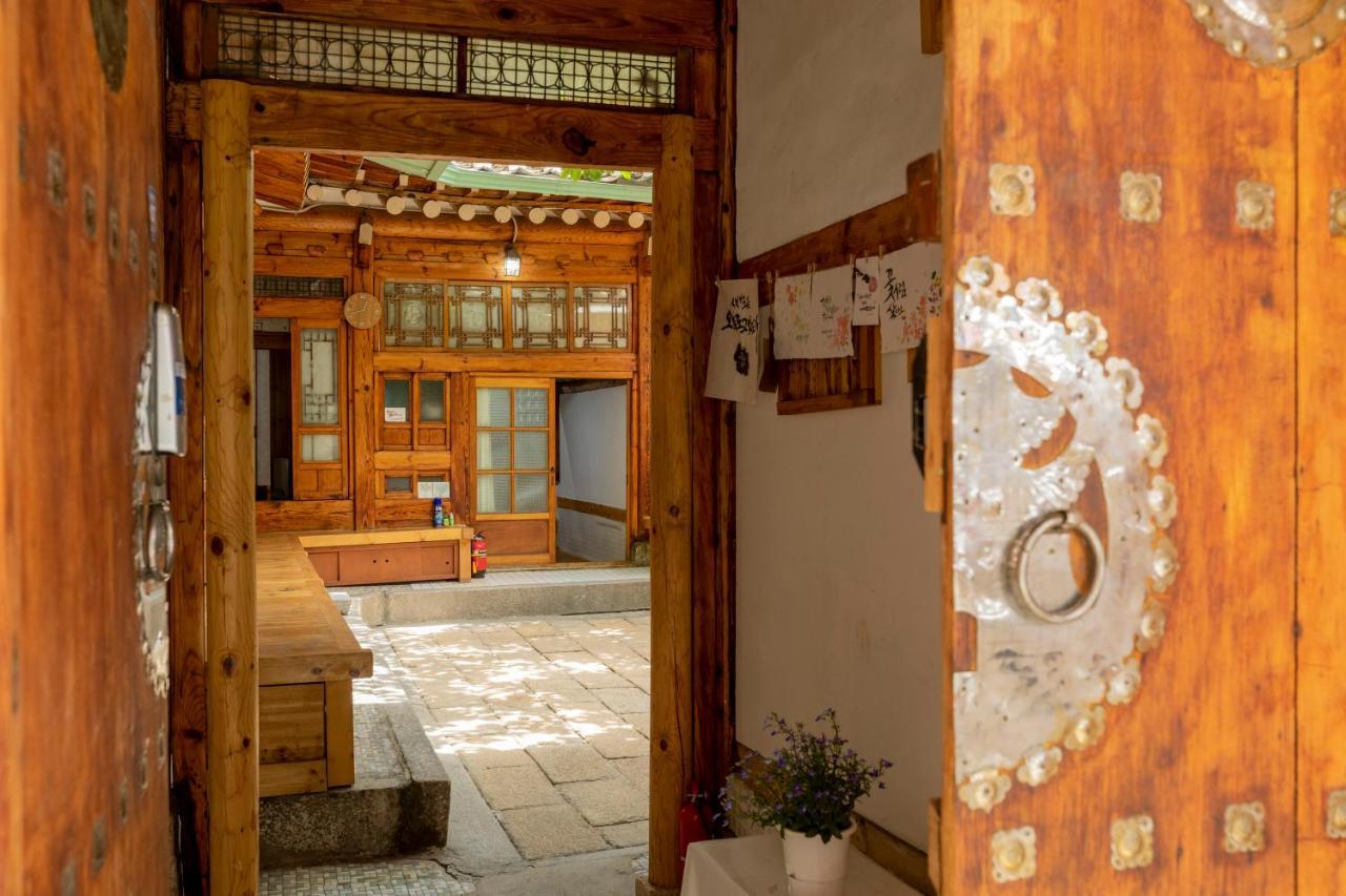 Dongmyo Hanok Sihwadang - Private Korean Style House In The City Center With A Beautiful Garden โซล ภายนอก รูปภาพ