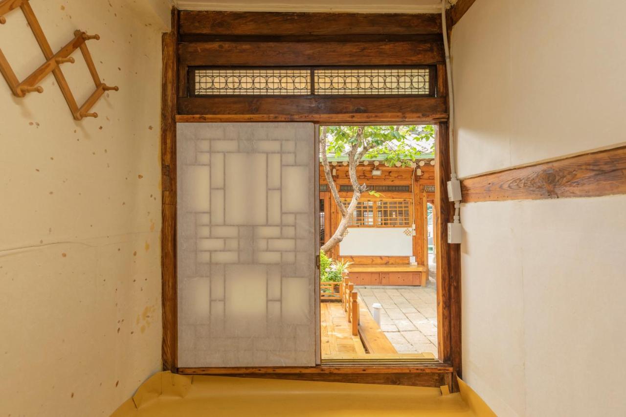 Dongmyo Hanok Sihwadang - Private Korean Style House In The City Center With A Beautiful Garden โซล ภายนอก รูปภาพ