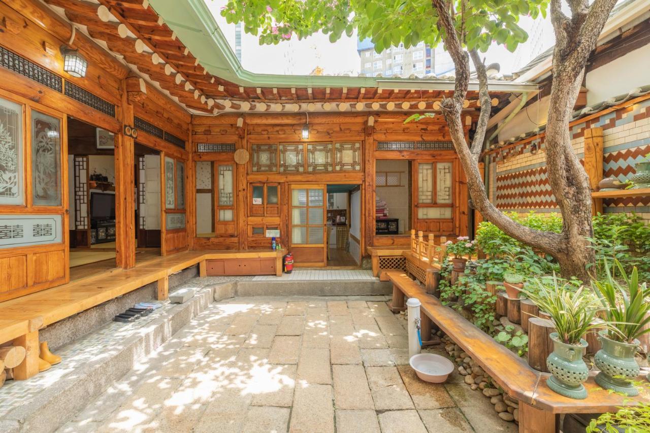 Dongmyo Hanok Sihwadang - Private Korean Style House In The City Center With A Beautiful Garden โซล ภายนอก รูปภาพ