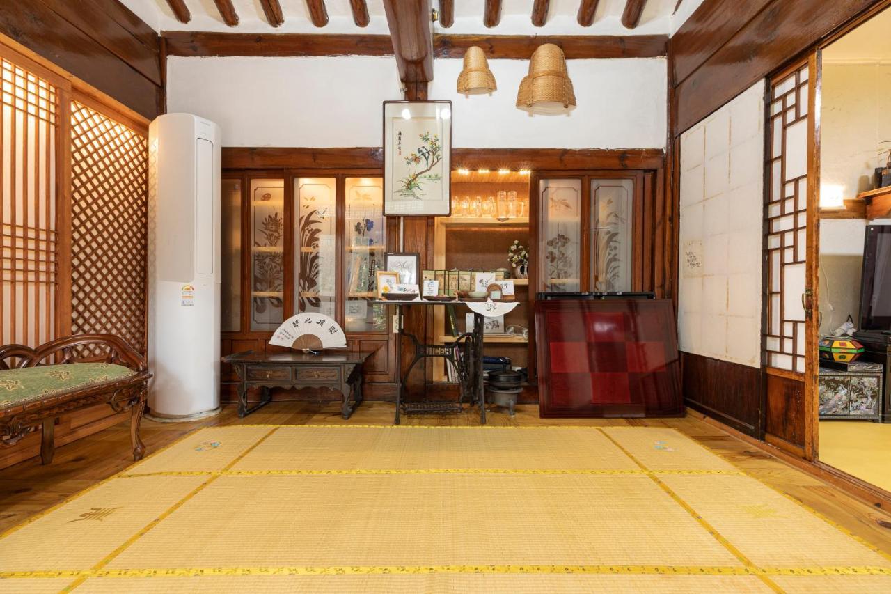 Dongmyo Hanok Sihwadang - Private Korean Style House In The City Center With A Beautiful Garden โซล ภายนอก รูปภาพ