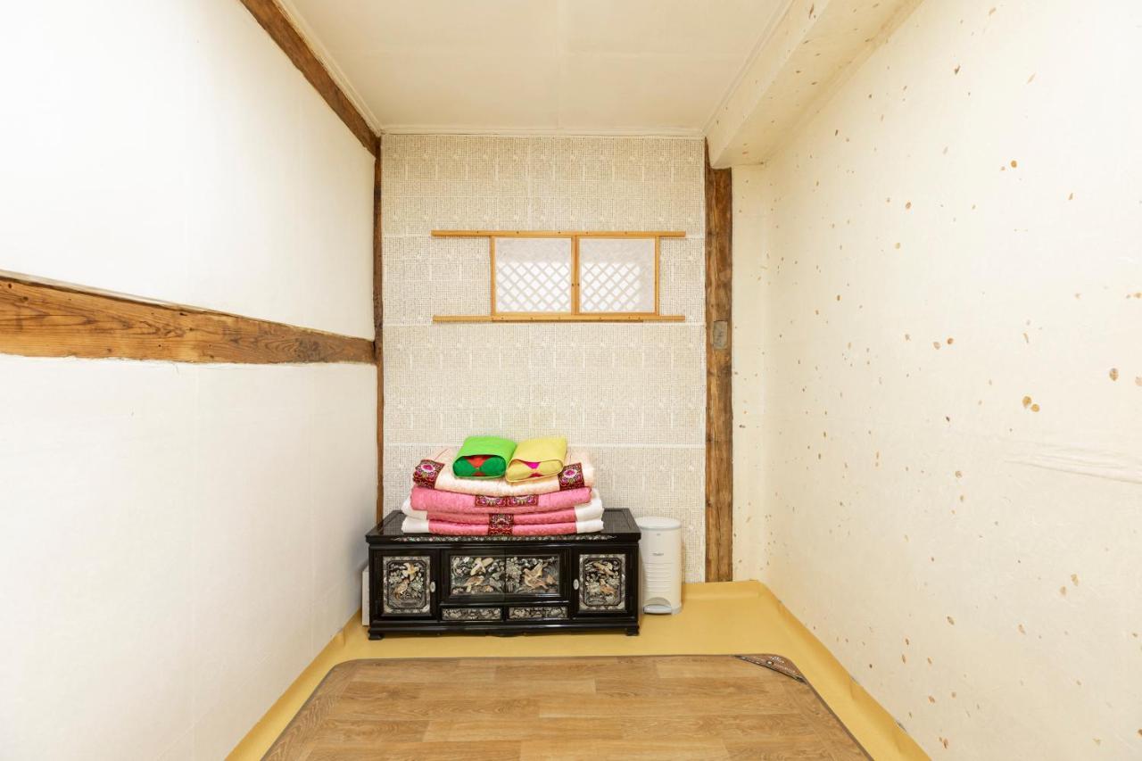 Dongmyo Hanok Sihwadang - Private Korean Style House In The City Center With A Beautiful Garden โซล ภายนอก รูปภาพ