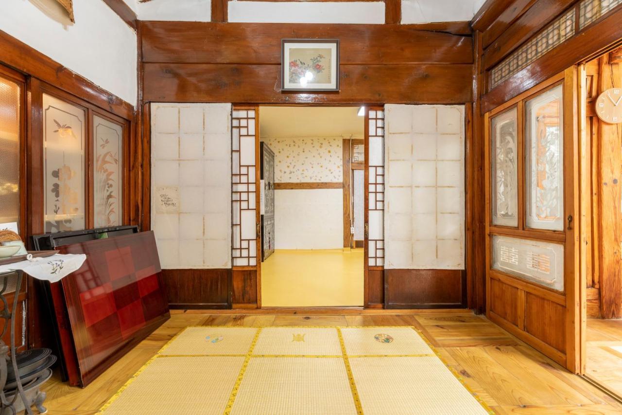 Dongmyo Hanok Sihwadang - Private Korean Style House In The City Center With A Beautiful Garden โซล ภายนอก รูปภาพ