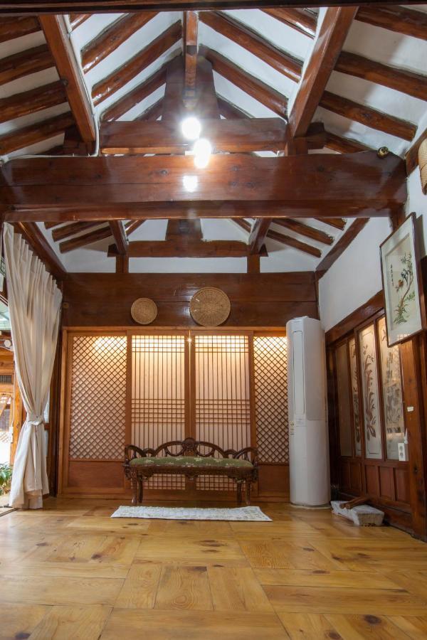 Dongmyo Hanok Sihwadang - Private Korean Style House In The City Center With A Beautiful Garden โซล ภายนอก รูปภาพ
